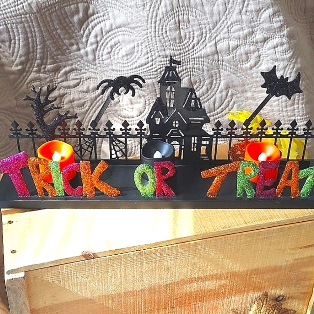 THREE CANDLE TRICK OR TREAT DECOR